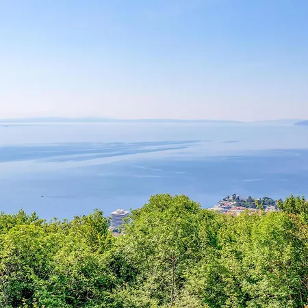 Lovely In Bregi With House Sea View Apartman Abbázia